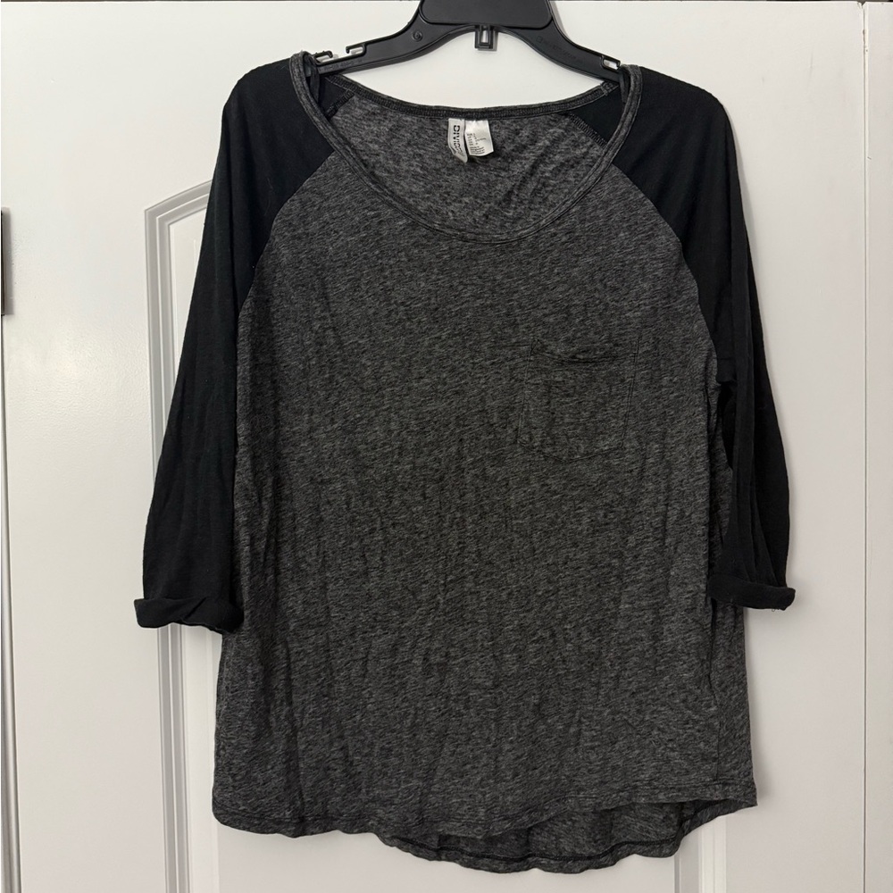 Divided H&M black and gray baseball tee scoop neck GUC